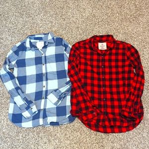 SO juniors size Small plaid button down shirts